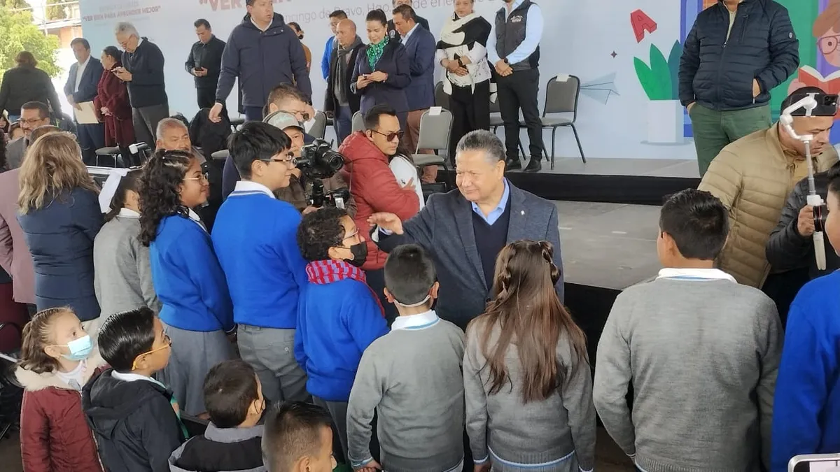 Secundarias de Hidalgo recibirán calzado escolar: Julio Menchaca