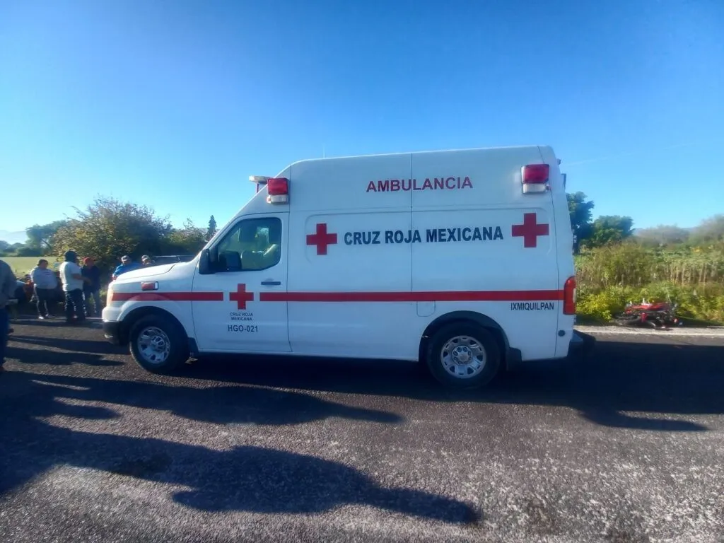 Tres motocicletas colisionan en Ixmiquilpan; un muerto y un lesionado