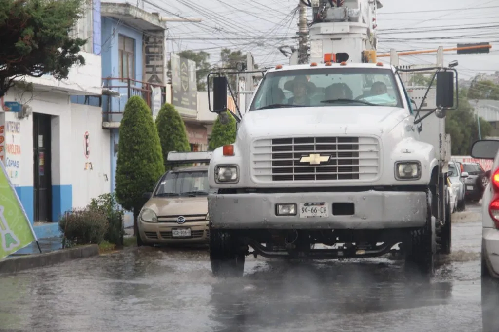 Pachuca y Tulancingo bajo agua y hielo por tormentas de verano