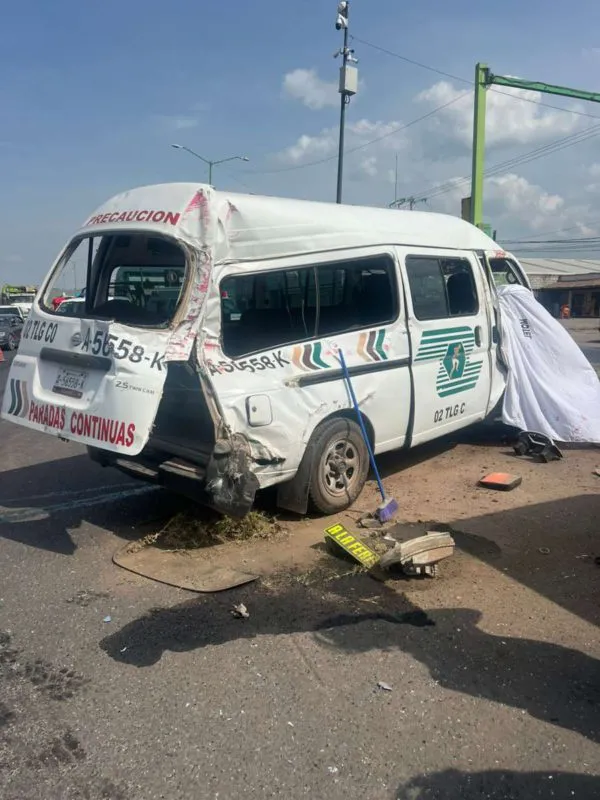 Carretera México-Tuxpan: fallece chofer de colectiva tras chocar contra tráiler