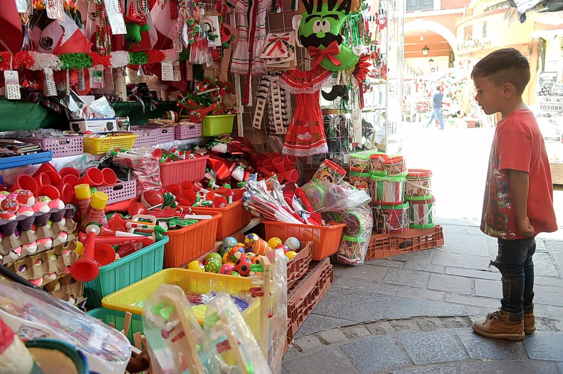Rehiletes, matracas y banderas