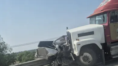Camionte choca contra trailer en el Arco Norte