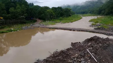 Paso provicional sobre el río Claro en Tepehuacán de Guerrero se mantiene habilitado