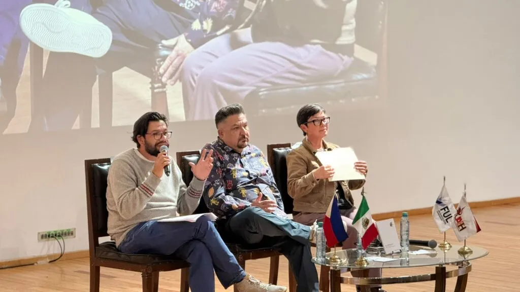 Juan Carlos Hidalgo busca reconciliar a los jóvenes con la poesía desde la música chilena
