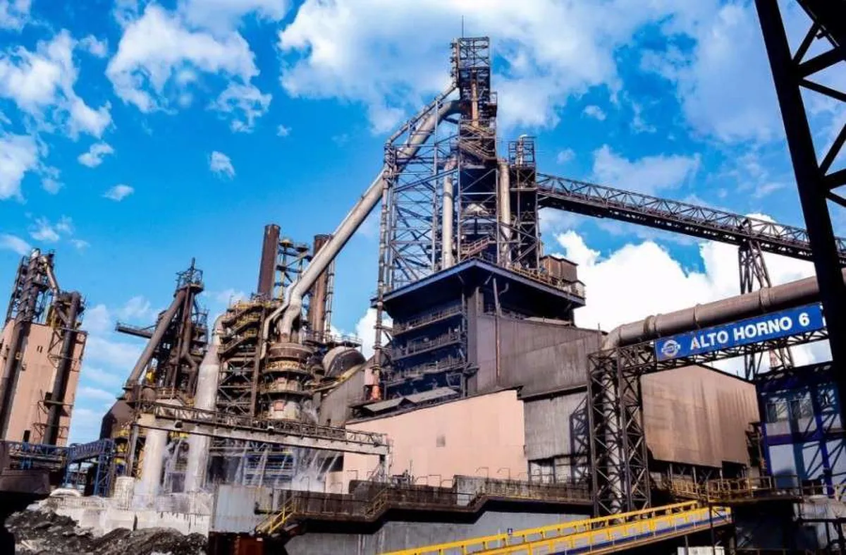 Se derrumba Altos Hornos de México