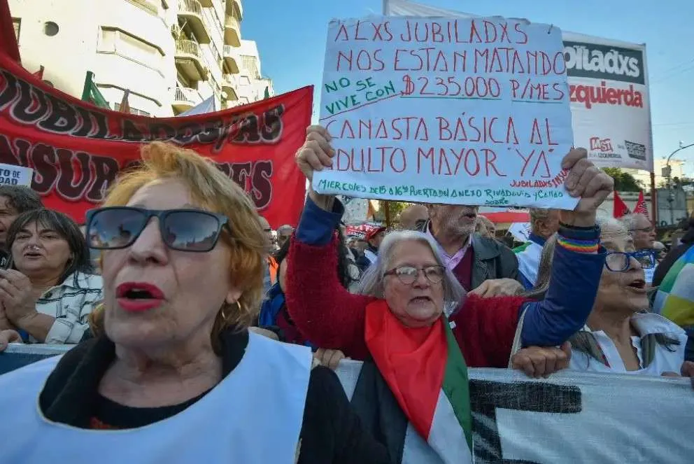 Reprime la policía nueva protesta de jubilados en Buenos Aires