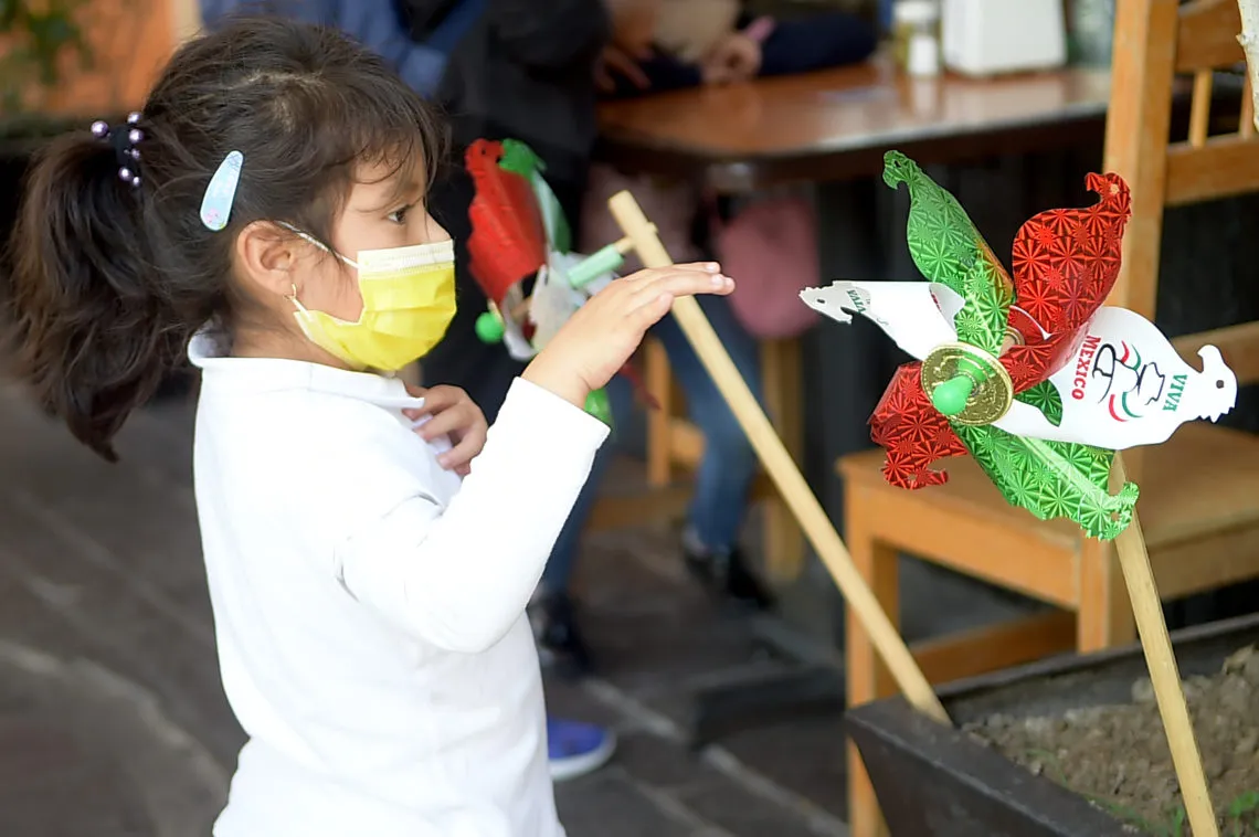 Rehiletes, matracas y banderas