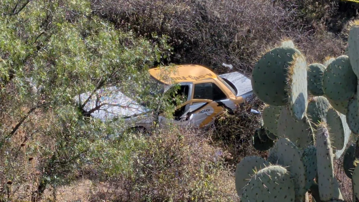 Taxi cae a barranco en el Corredor de la Montaña: un fallecido