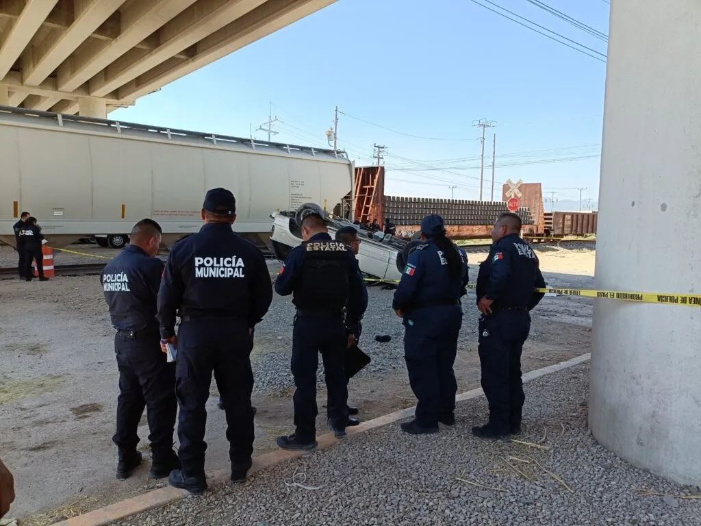 Tren embiste camioneta en Hidalgo: dos muertos y un herido