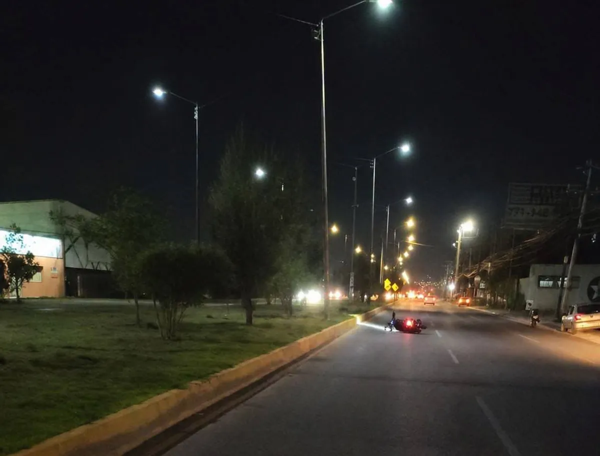 Muere joven motociclista tras chocar contra poste en la Pachuca–Sahagún