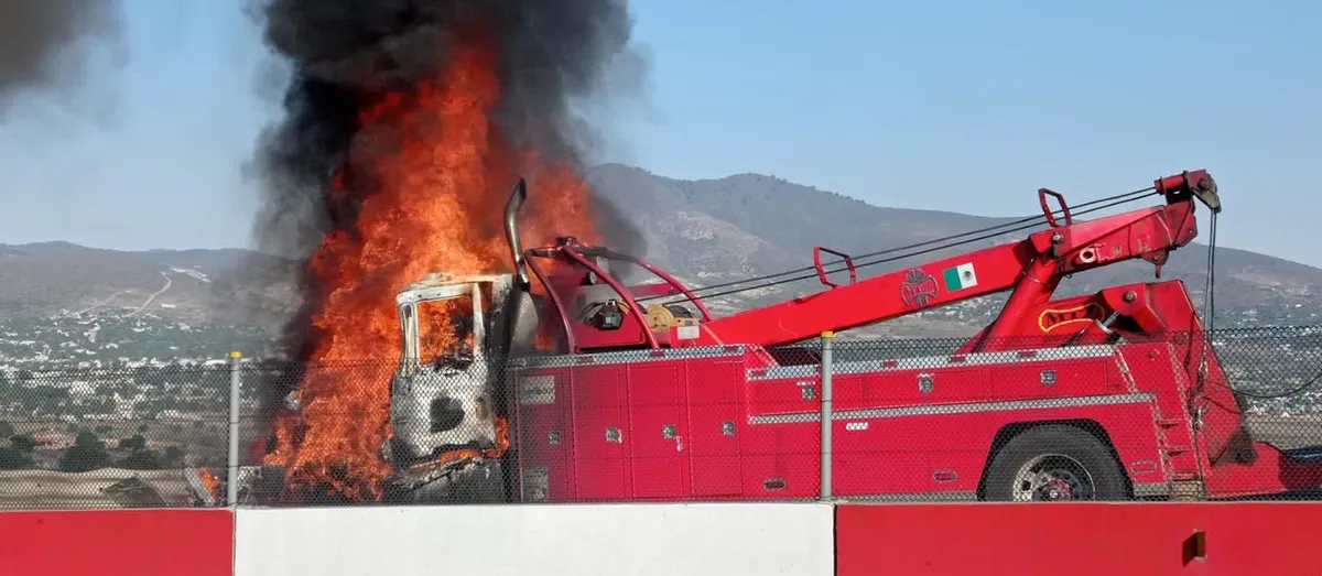 Autopista Arco Norte: grúa choca contra tráiler; un chofer sin vida