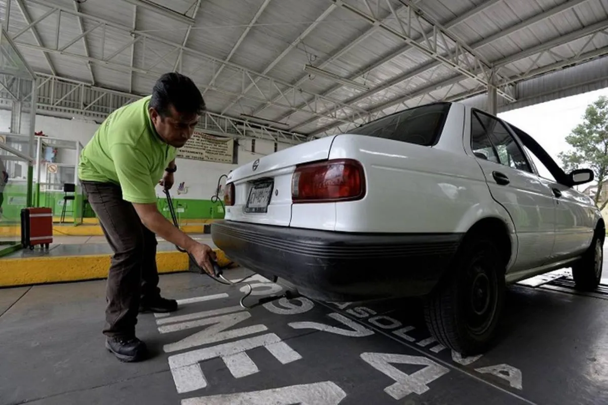 Auto pasa control de verificación