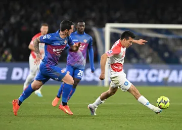 Napoli golea 3-1 al Cremonese; ‘Chucky’ se lleva el duelo de mexicanos
