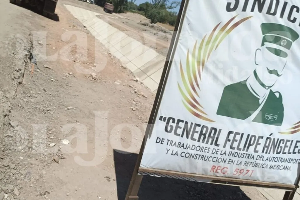 Transportistas de Tula paralizan obras de canal Viejo Requena