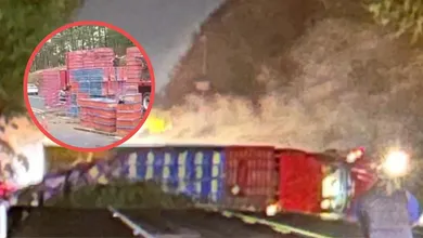 Tractocamión volcado