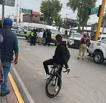 Combi del transporte público atropella a adulto mayor en Tizayuca: chofer se habría pasado el rojo