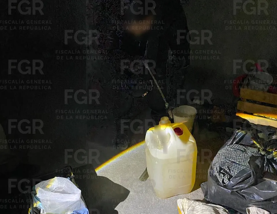FGR asegura combustible ilegal, armas y cámaras en cateo en Hidalgo