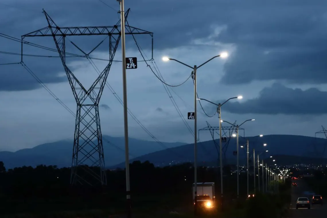 Susy Ángeles inauguró 3 obras de alumbrado público y dio banderazo a pavimentación en Huitzila