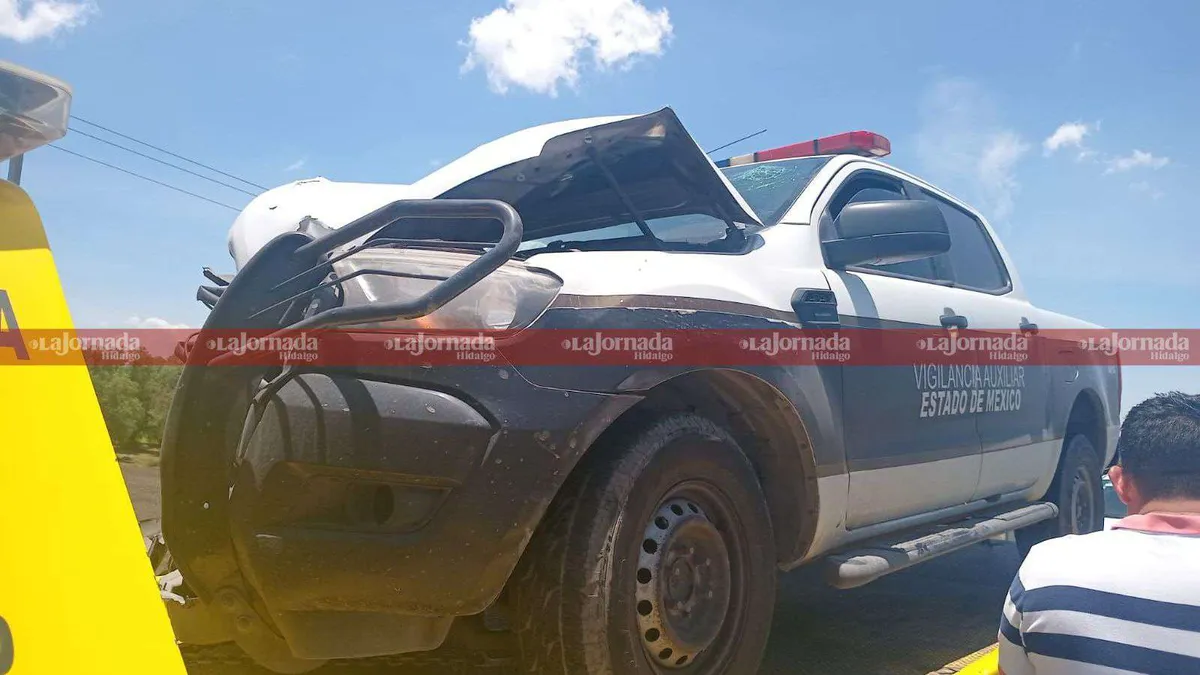 Autopista México-Pachuca: patrulla se accidenta contra retroexcavadora