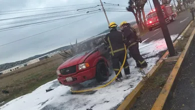 Camioneta se incendia en la México-Pachuca