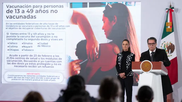 El gobierno federal lanzó un plan de vacunación con 28 millones de dosis para frenar el sarampión en México y priorizar a niñas, niños y personas en estados con más contagios.