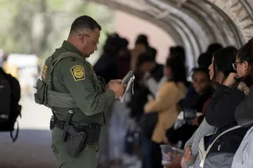 Baja la cifra de hidalguenses deportados en 2024 – Gobierno estatal se mantiene alerta ante posibles cambios.
