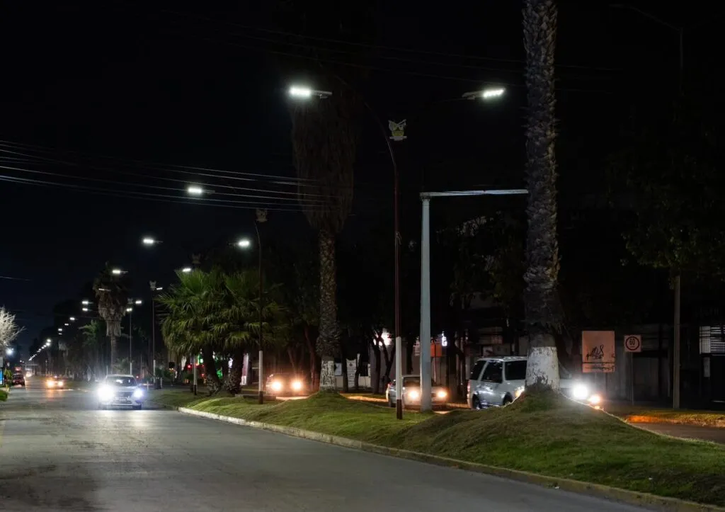 Pachuca moderniza el alumbrado del bulevar Everardo Márquez con tecnología LED
