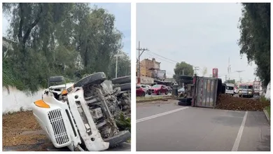 Camión de carga volcado sobre la carretera libre México-Pachuca en Tecámac.