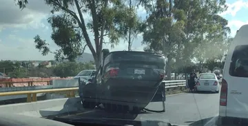 Volcadura en la carretera México-Pachuca