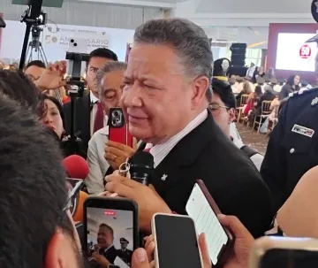 Gobernador de Hidalgo Julio Menchaca