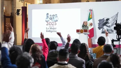 Durante la mañanera, Sheinbaum defendió a Taibo II y presentó nuevas acciones culturales con enfoque de género.