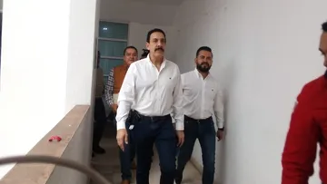 Omar Fayad se registra en planilla para Consejo Político del PRI