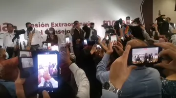 Menchaca rinde protesta como candidato de Morena