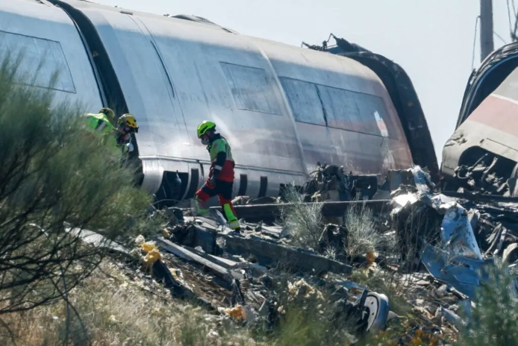 Tragedia en España: choque de trenes deja más de 60 muertos