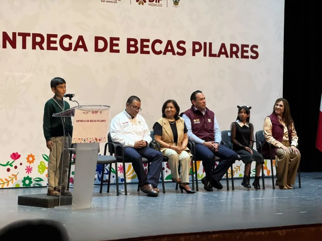 ¡Apoyo para estudiantes! DIF Hidalgo entrega 305 becas PILARES en 17 municipios