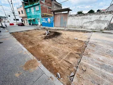Socavón obliga cierre de calle clave en Tula