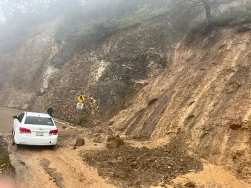 ¡Alerta vial! Continúan deslaves por lluvias en municipios del Mezquital | FOTOS
