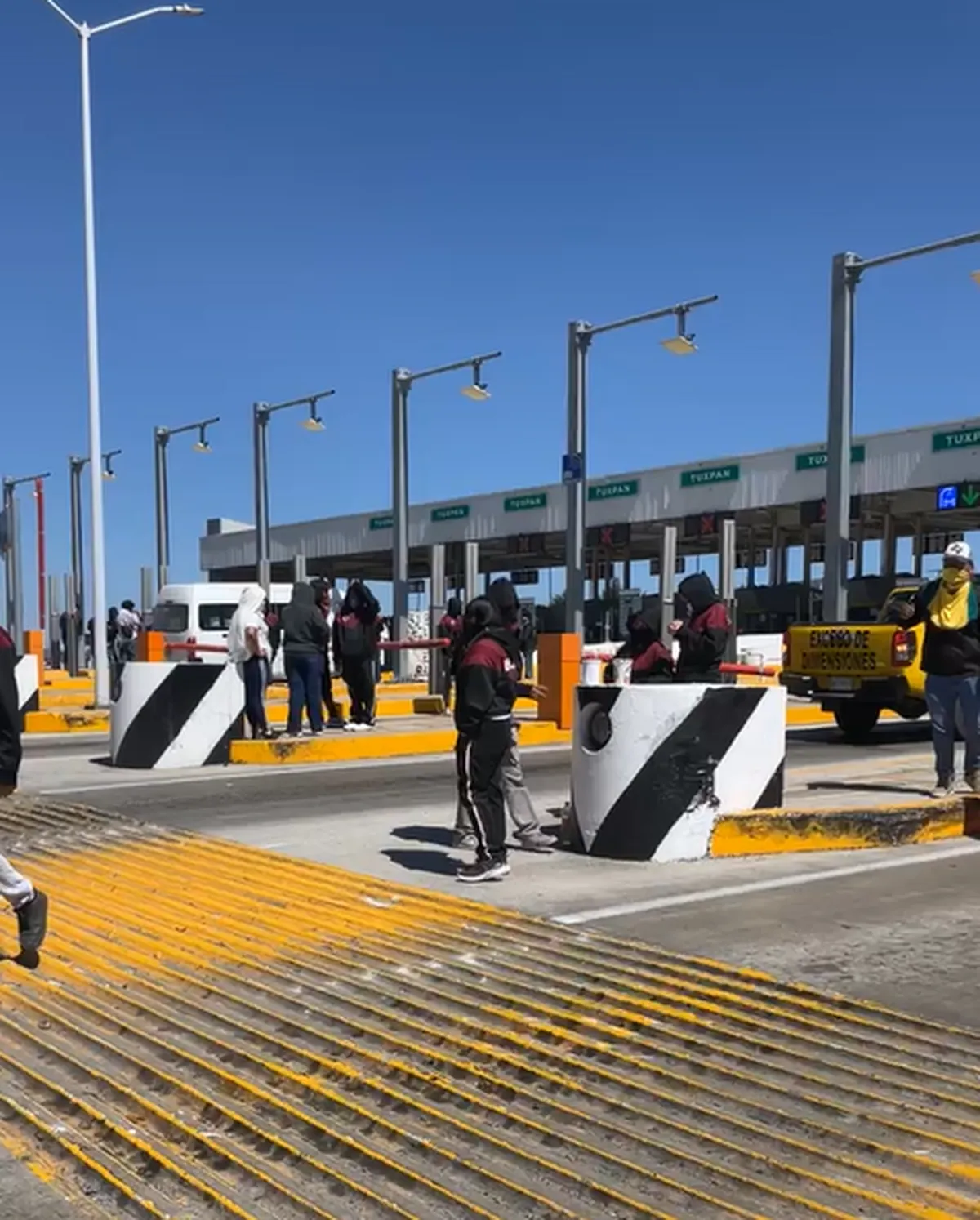 Normalistas de “El Mexe” toman caseta previo a reunión clave en su tercer día de movilizaciones