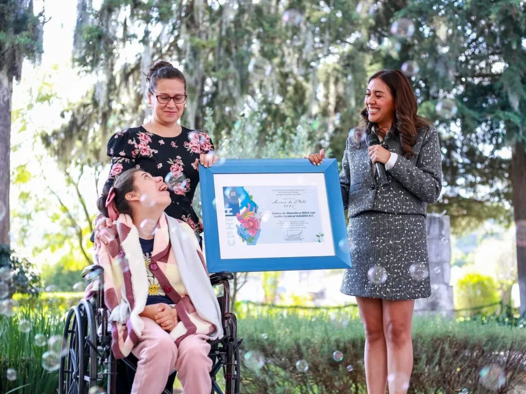 CDHEH reconoce con la Aurora de Plata a fundación dedicada a la atención infantil con discapacidad