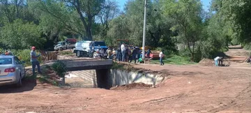 Pobladores de Tula clausuran simbólicamente obras de Conagua; exigen reparar puente dañado