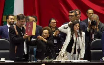 Entrega gobernación sexto Informe en el Congreso, ignorando a oposición