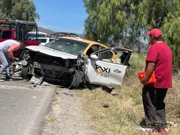 Ajacuba: un fallecido y un herido de gravedad tras choque entre taxi y auto particular