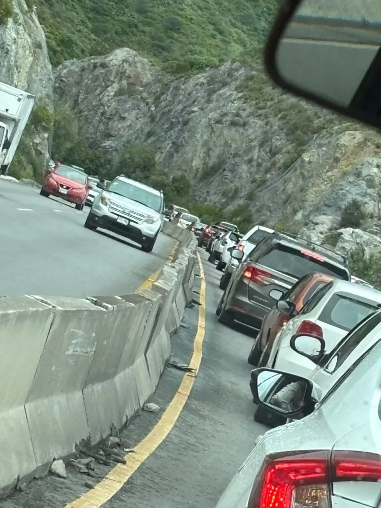 Tráfico desviado tras accidentes en la carretera Real del Monte