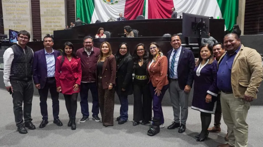 Ricardo Crespo encabeza reunión de bancada con dirigente de Morena en Hidalgo