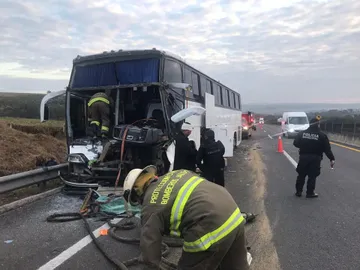 Se accidenta camión procedente de Huejutla en San Juan de los Lagos; 30 heridos
