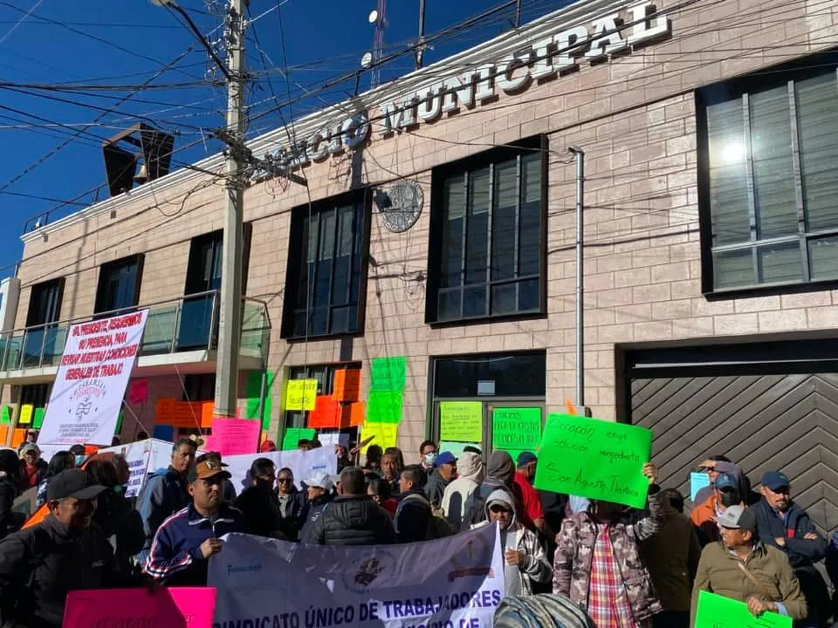 San Agustín Tlaxiaca: trabajadores del ayuntamiento toman la presidencia municipal