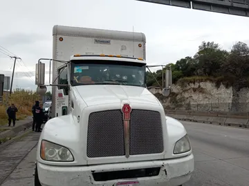 Tepeji del Río: recuperan tráiler robado en la México-Querétaro