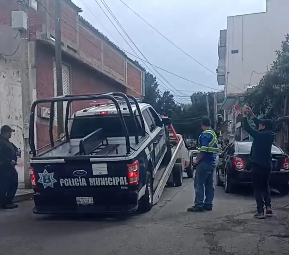 Patrulla de Tula al corralón por circular con placas particulares; cuatro unidades en la misma situación