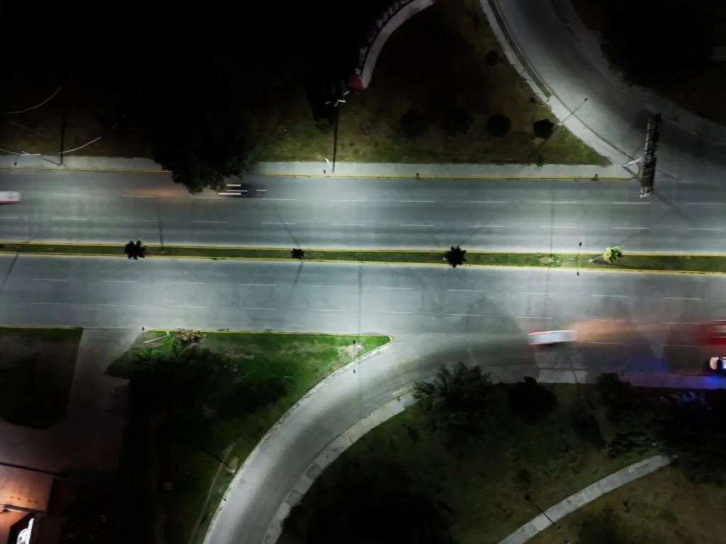 Pachuca moderniza el alumbrado del bulevar Everardo Márquez con tecnología LED