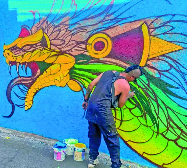 Las obras fueron realizadas durante el fin de semana pasado, cuando los artistas comenzaron a pintar el sábado 7 de marzo y concluyeron el domingo 8 de marzo.